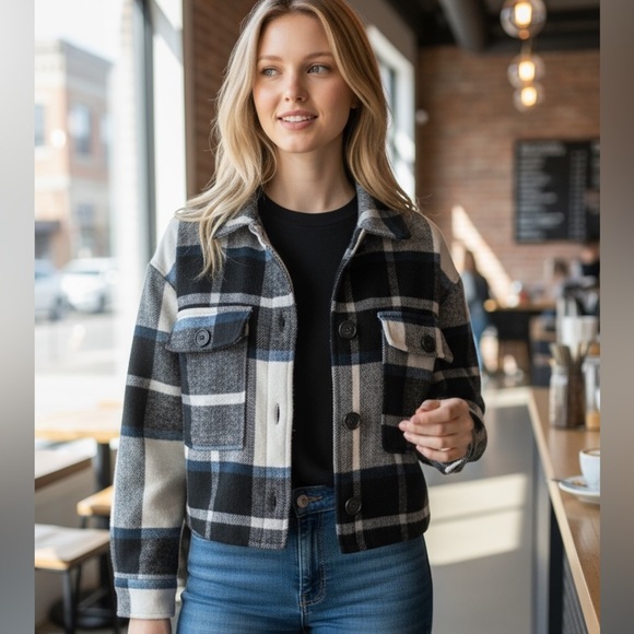 HURLEY WOMENS BLACK & BLUE PLAID SHERPA LINED  PLAID CROPPED JACKET SHACKET SZ L - Picture 1 of 10